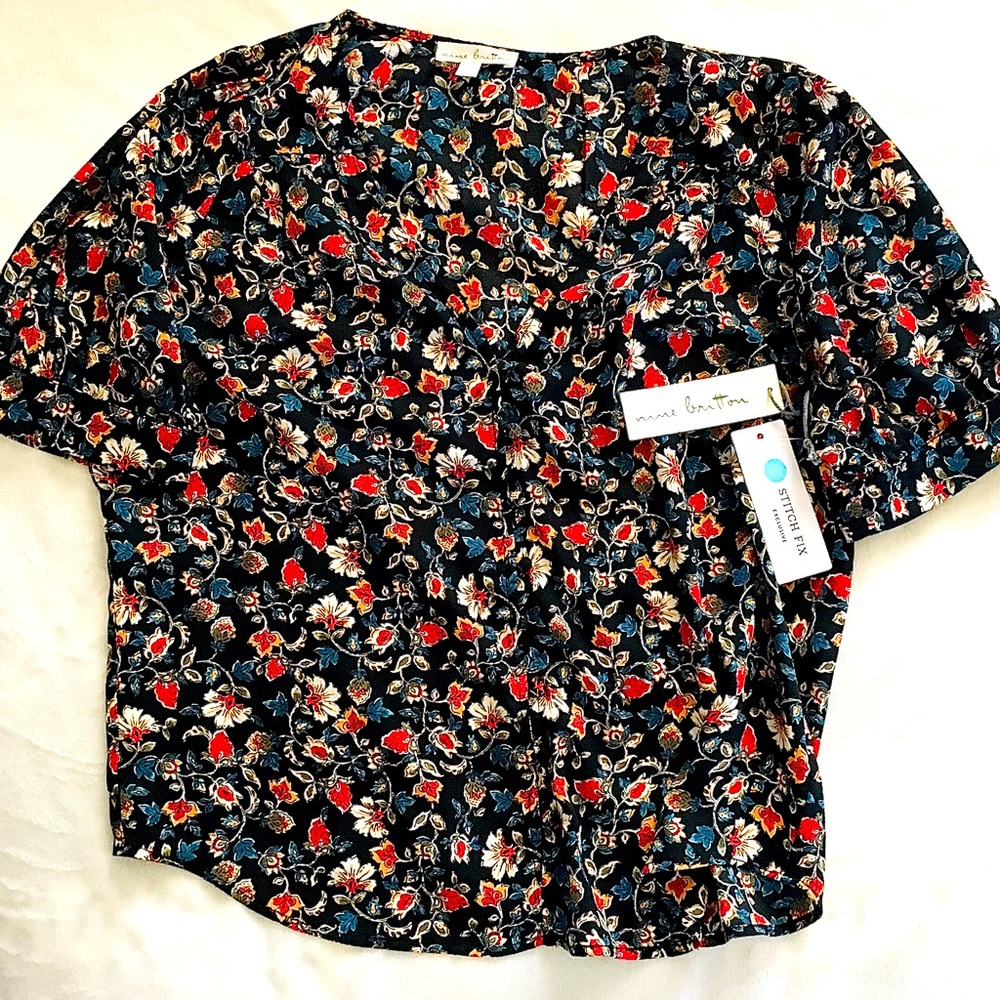 Nine Britton NWT- Button down blouse -Medium